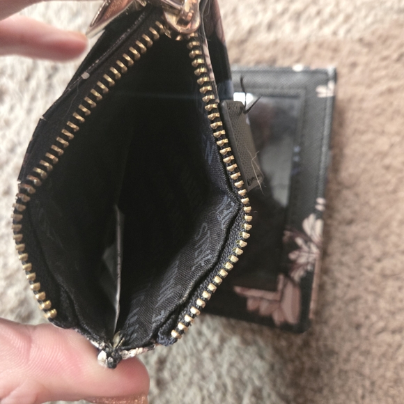 Steve Madden Black Floral Card Holder - Picture 4 of 4